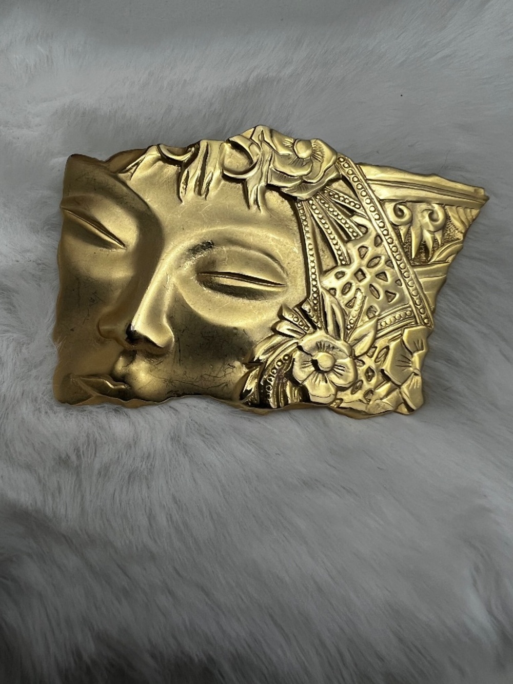 Vintage JJ Art Nouveau Gold Tone Brooch